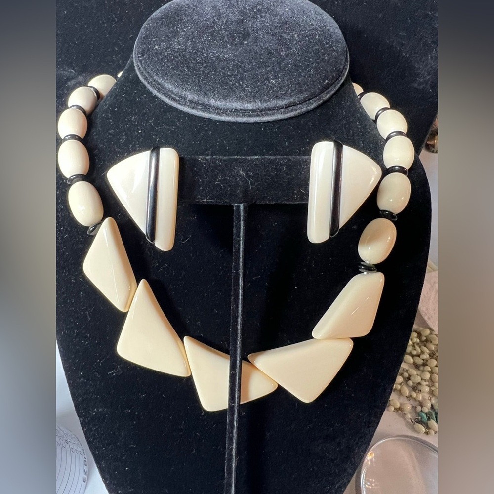 Vintage 1987 Avon Cream and Black Earrings with Matching Post Earrings